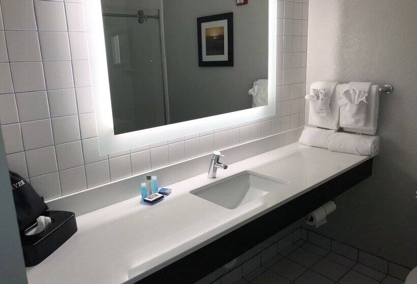 هتل Best Western Erie Inn & Suites