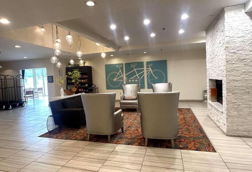 هتل Best Western Erie Inn & Suites