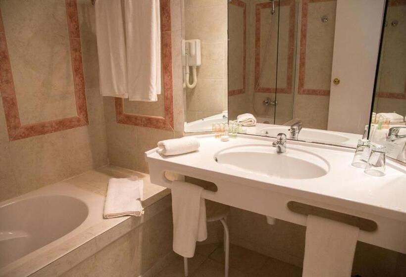 בית מלון כפרי Royal Tulip Taj Sultan