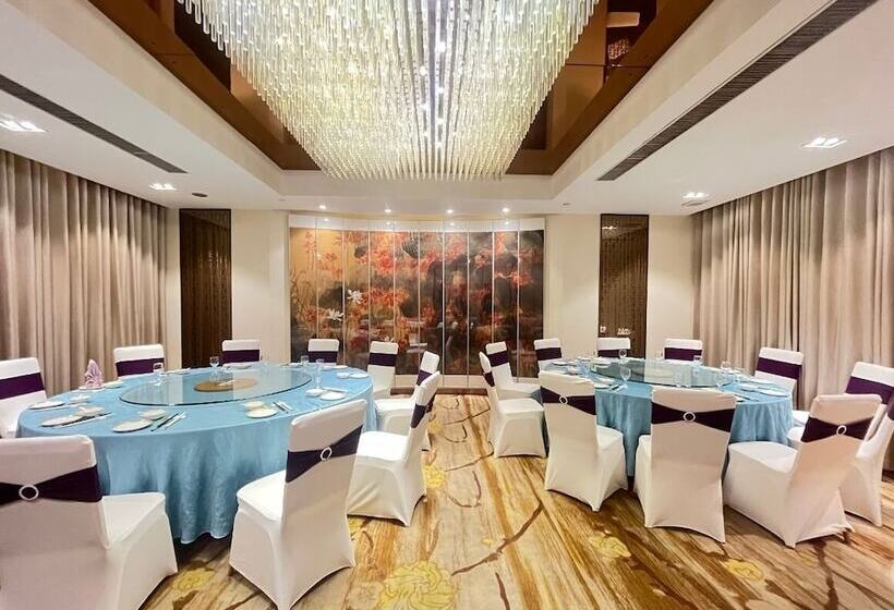 Guangdong Hotel Free Shuttle & Registration Counter Service During Canton Fair