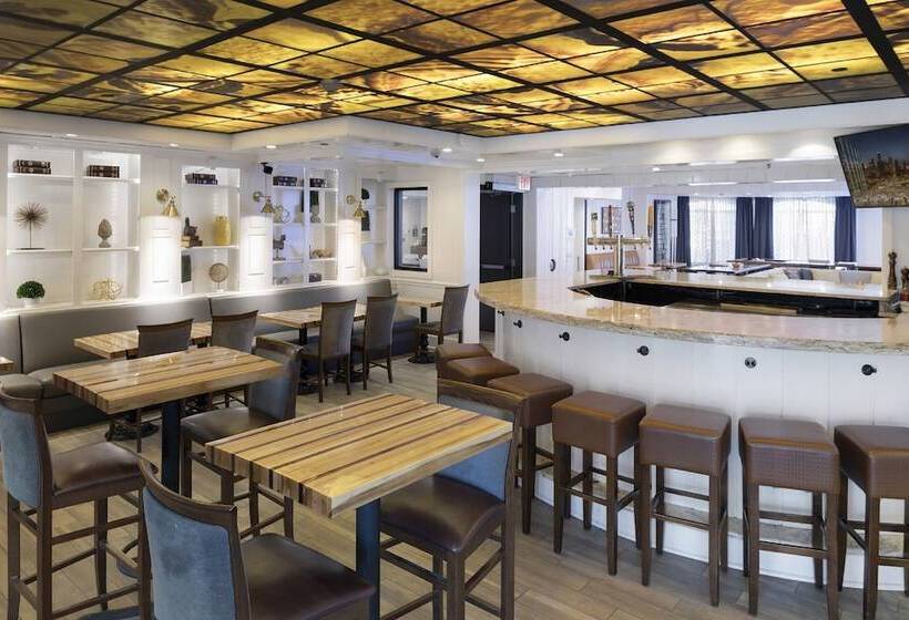 هتل Holiday Inn   Bloomington W Msp Airport Area, An Ihg