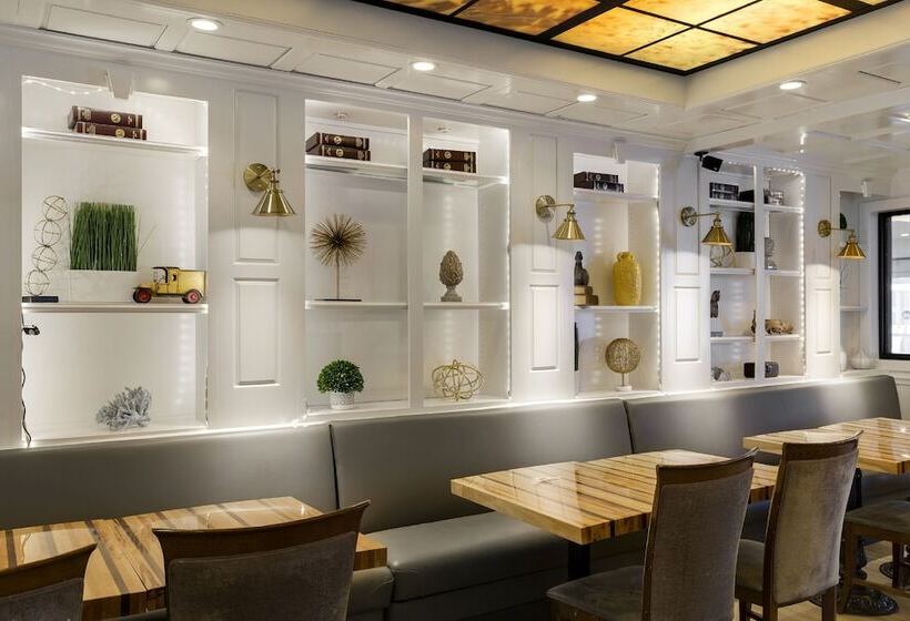 هتل Holiday Inn   Bloomington W Msp Airport Area, An Ihg