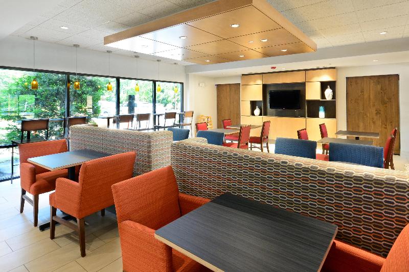 هتل Holiday Inn Express  & Suites Research Triangle Park