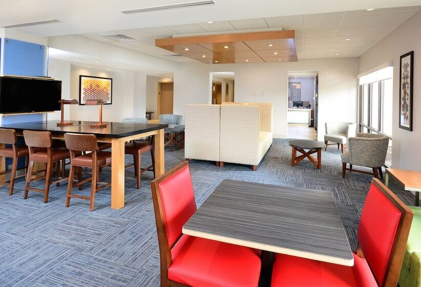 هتل Holiday Inn Express  & Suites Research Triangle Park