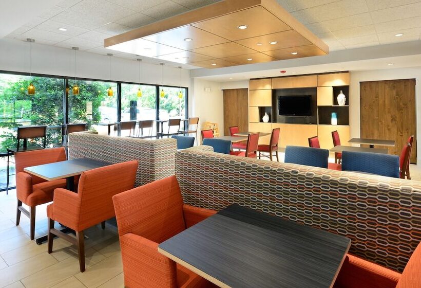 هتل Holiday Inn Express & Suites Raleigh Durham Airport At Rtp, An Ihg
