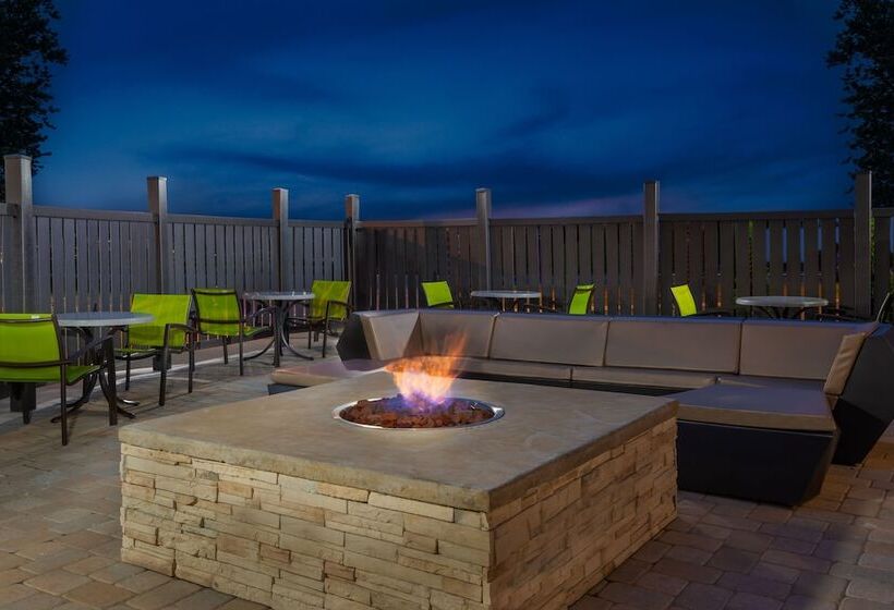 هتل Holiday Inn Express & Suites   Columbus Airport East, An Ihg