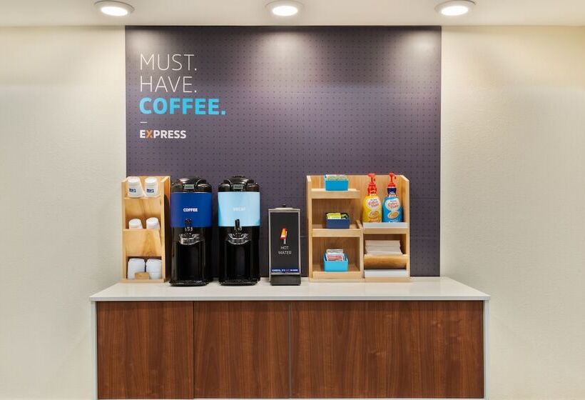 هتل Holiday Inn Express & Suites   Columbus Airport East, An Ihg