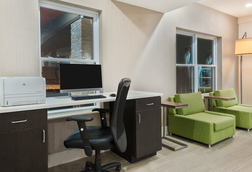 هتل Holiday Inn Express & Suites   Columbus Airport East, An Ihg