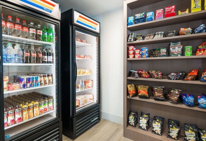هتل Holiday Inn Express & Suites   Columbus Airport East, An Ihg