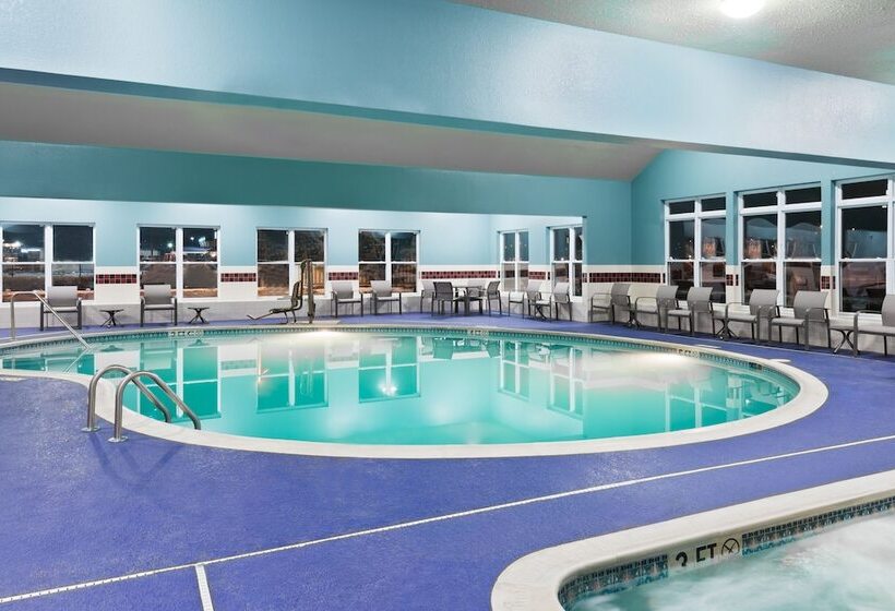 هتل Holiday Inn Express & Suites   Columbus Airport East, An Ihg