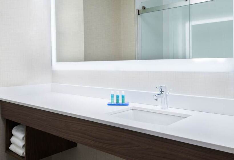 هتل Holiday Inn Express & Suites   Columbus Airport East, An Ihg