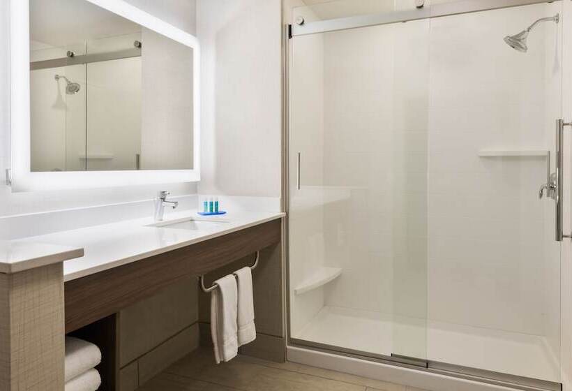 هتل Holiday Inn Express & Suites   Columbus Airport East, An Ihg