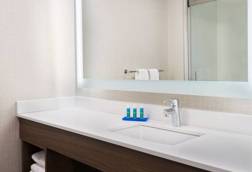 هتل Holiday Inn Express & Suites   Columbus Airport East, An Ihg