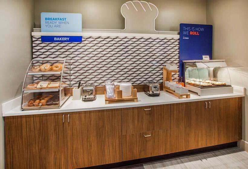 هتل Holiday Inn Express & Suites Manassas, An Ihg