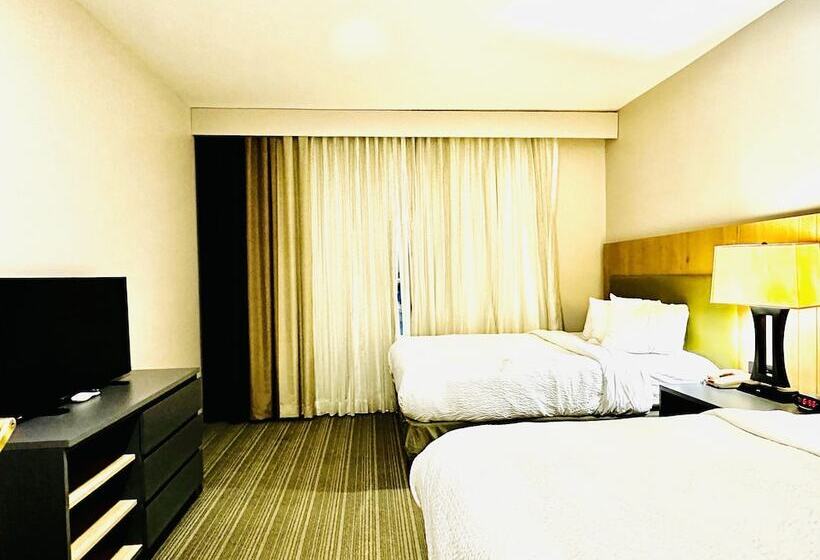 فندق Radiant Inn And Suites