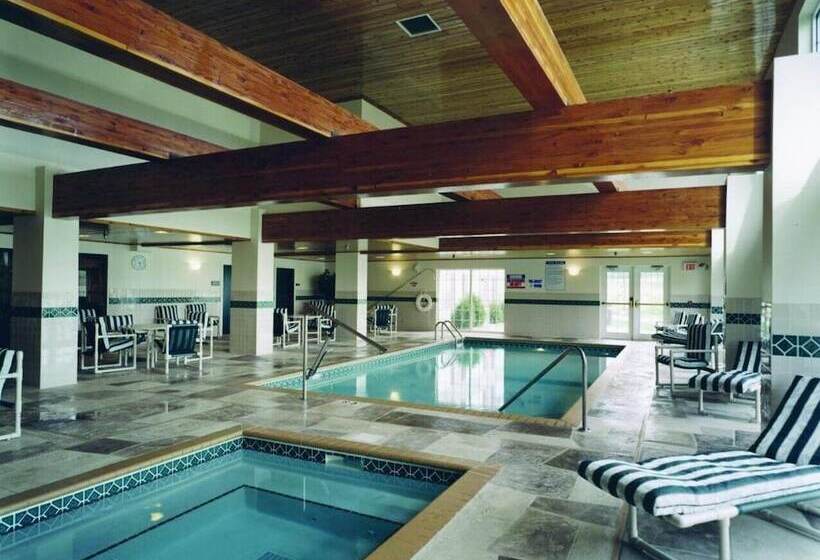 Отель Holiday Inn Express & Suites Port Washington, An Ihg