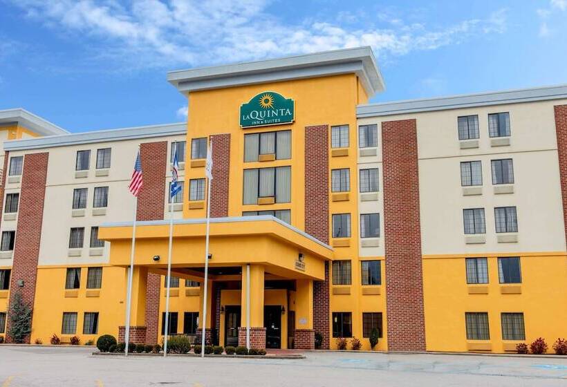 هتل La Quinta Inn & Suites By Wyndham Elkview  Charleston Ne