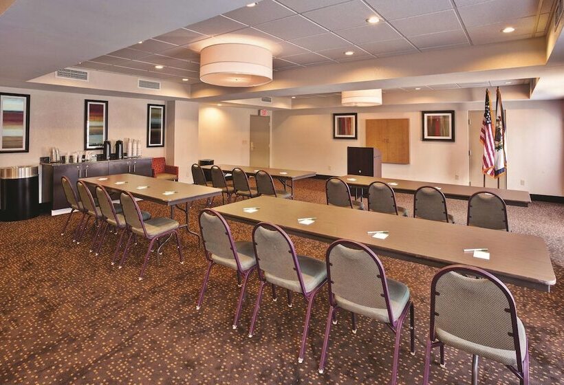 בית מלון כפרי La Quinta Inn & Suites By Wyndham Elkview Charleston Ne