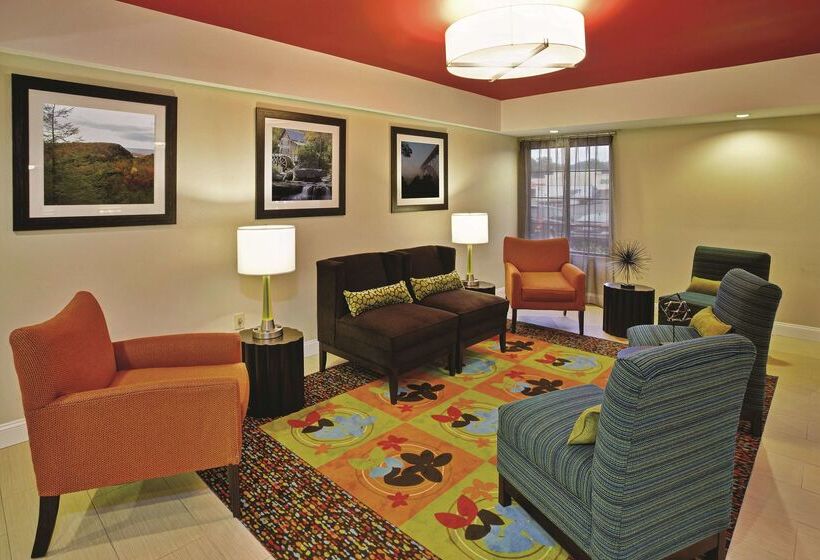 ホテル La Quinta Inn & Suites   New River Gorge National Park
