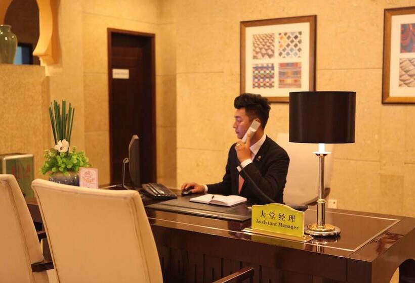 هتل Luxemon Xinjiang Yindu