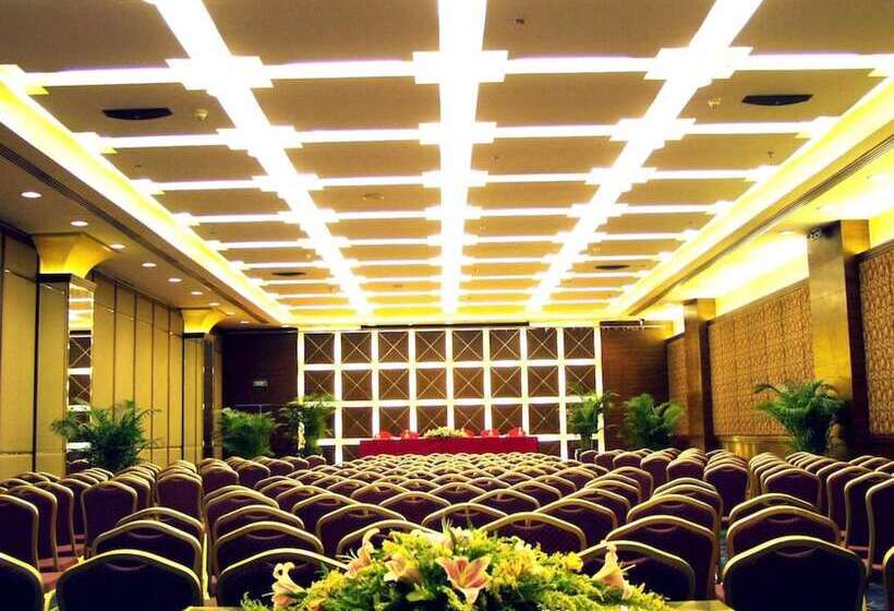 هتل Luxemon Xinjiang Yindu