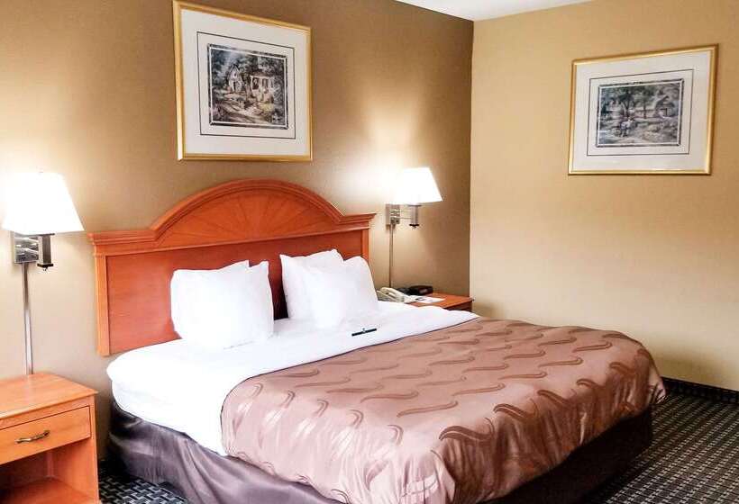 Отель Quality Inn & Suites Cincinnati Sharonville