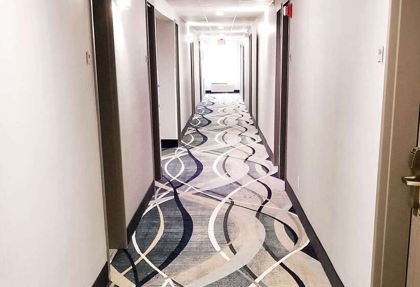 Отель Quality Inn & Suites Cincinnati Sharonville