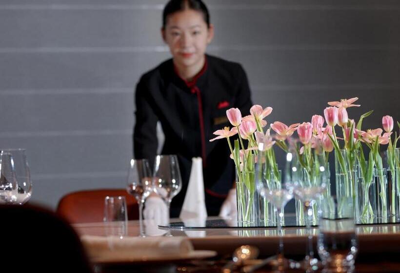 Kingdom Hotel   Free Three Meals
