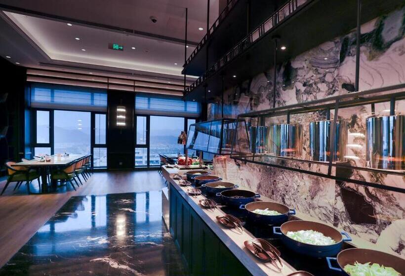 Kingdom Hotel   Free Three Meals