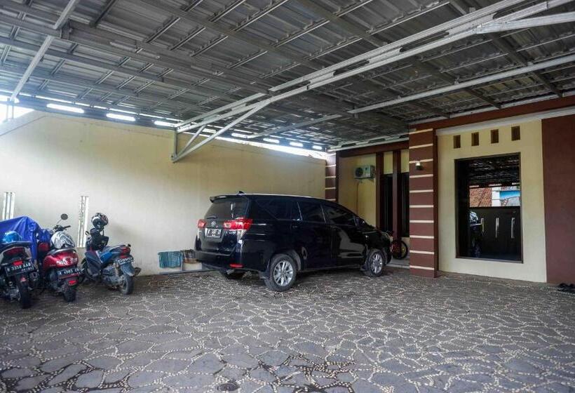 هتل Reddoorz Syariah Near Pltu Cilacap