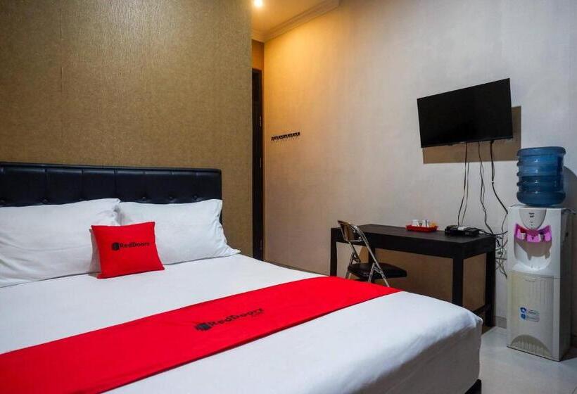 هتل Reddoorz Syariah Near Pltu Cilacap