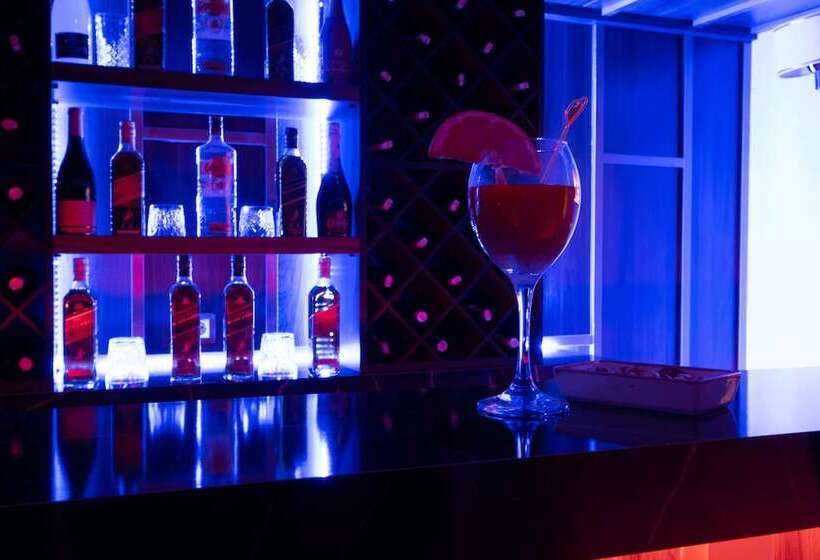هتل Leslion Luxury