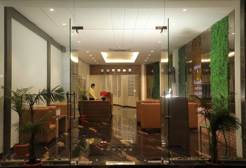 هتل Sky Suites By Monarch