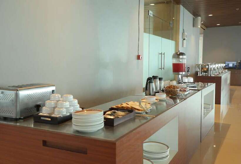 هتل Sky Suites By Monarch