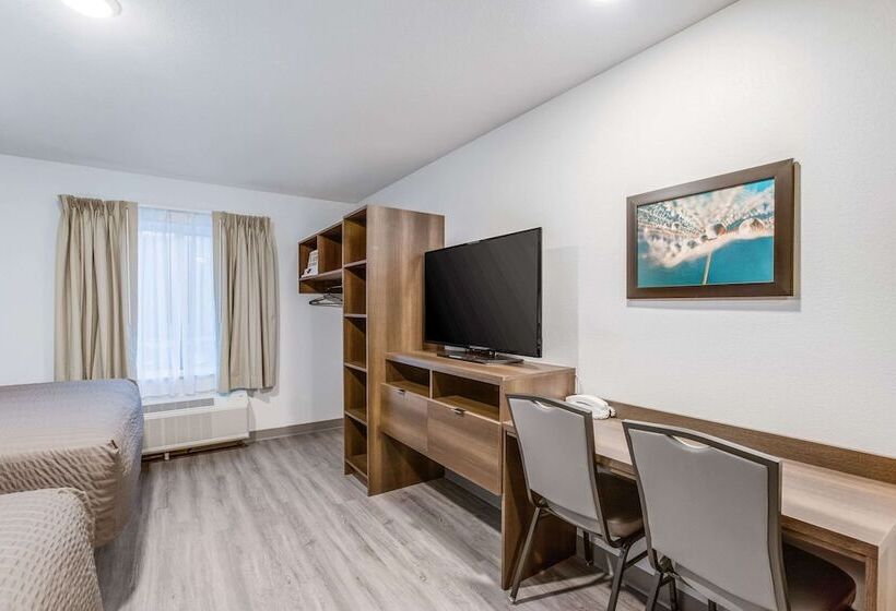 Отель Woodspring Suites Detroit Farmington Hills