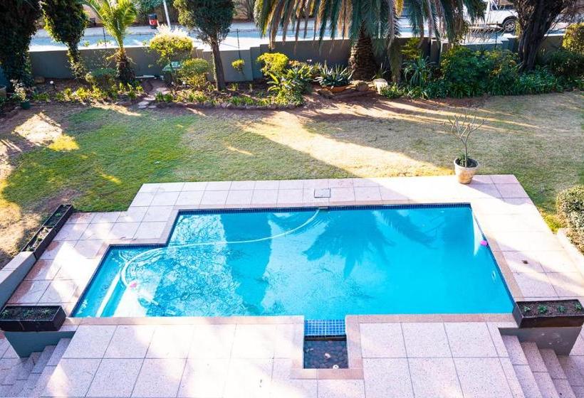 פנסיון 112 On Kloof Guesthouse