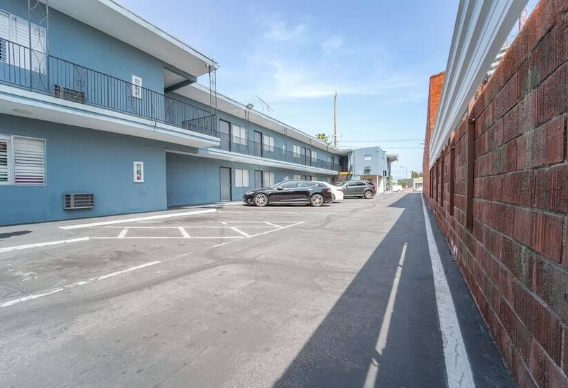 هتل Rodeway Inn & Suites North Hollywood Burbank Airport   Universal Area