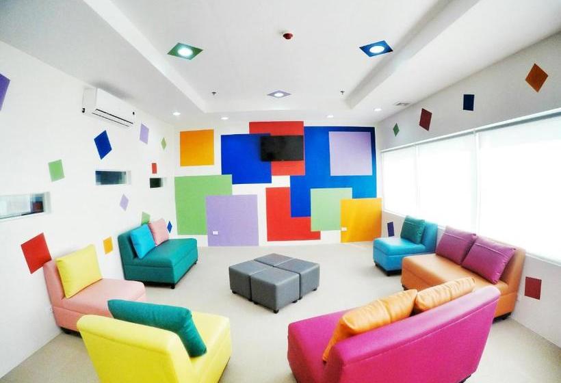 בית מלון כפרי Oyo 699 Forbes Hall