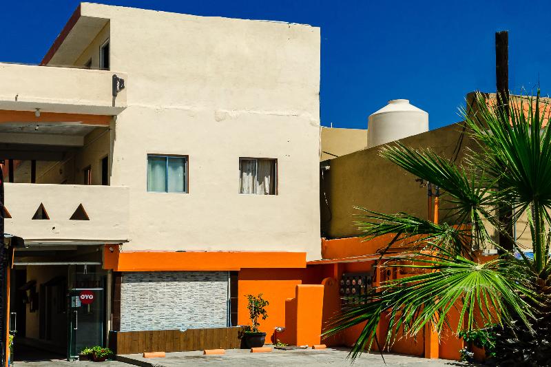 هتل Oyo  Cabo Del Sur