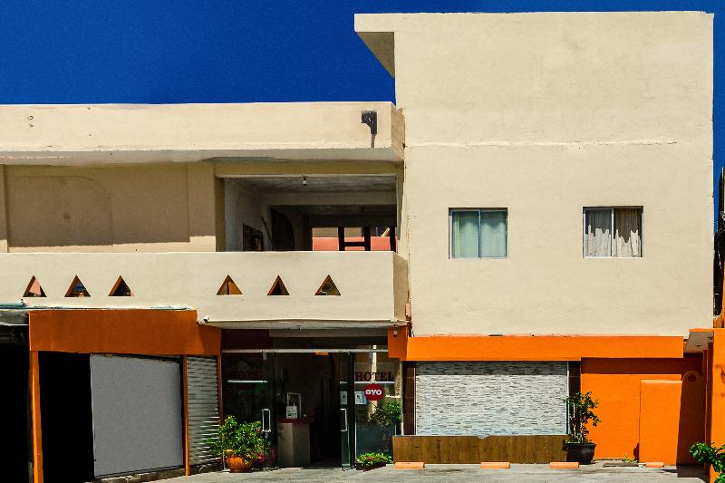 هتل Oyo  Cabo Del Sur