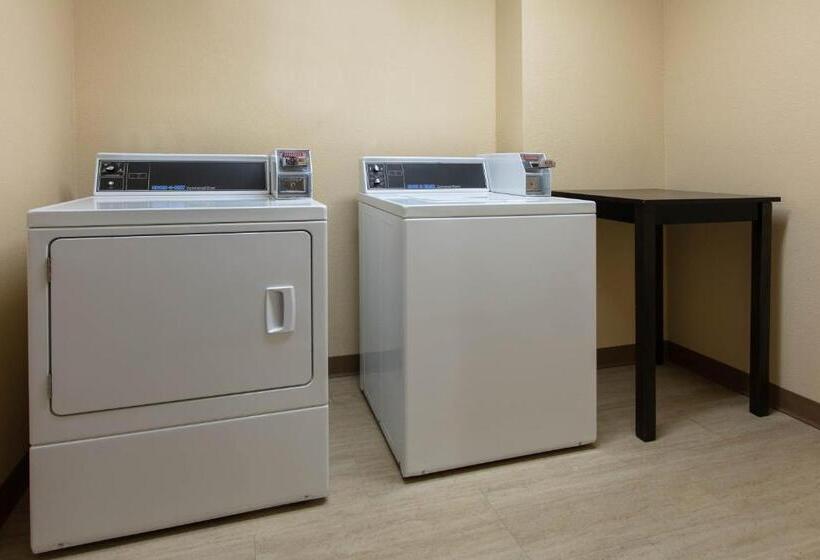 בית מלון כפרי Days Inn & Suites By Wyndham Florence/jackson Area