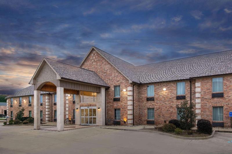 בית מלון כפרי Days Inn & Suites By Wyndham Florence/jackson Area
