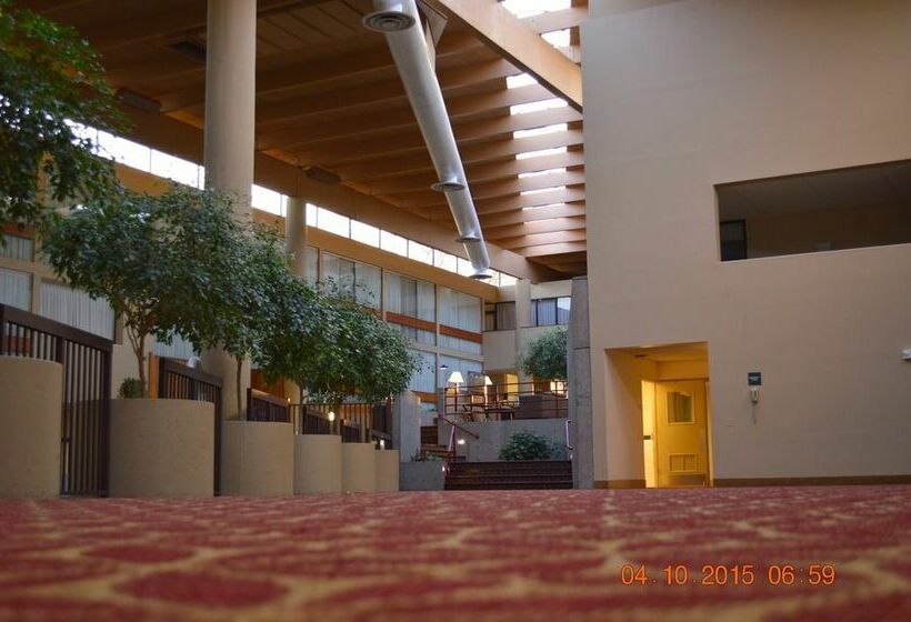 Clarion Hotel Muscatine