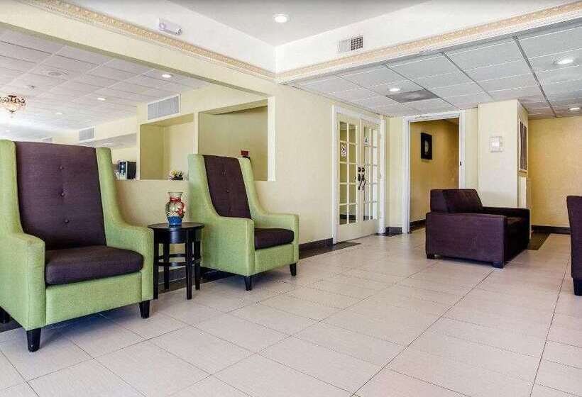 בית מלון כפרי Baymont By Wyndham Walterboro