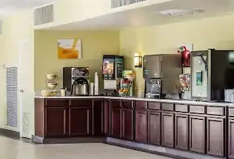 בית מלון כפרי Baymont By Wyndham Walterboro