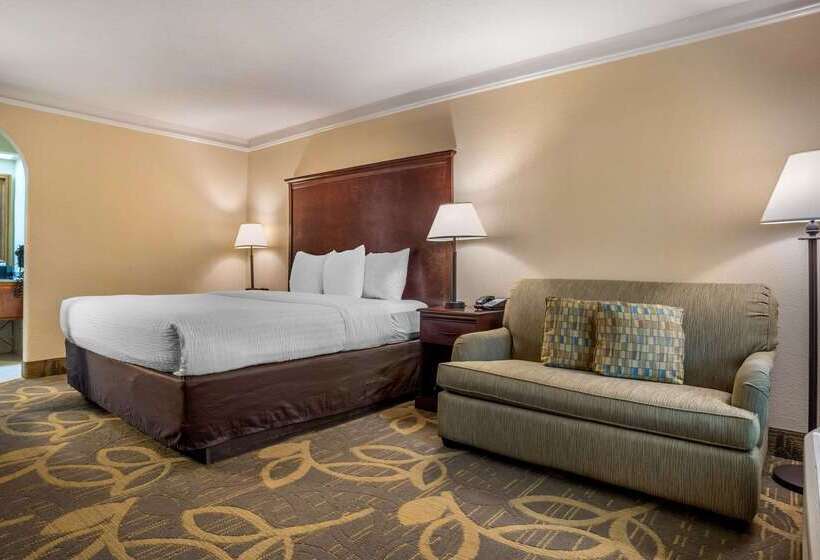 فندق Clarion Inn Conference Center