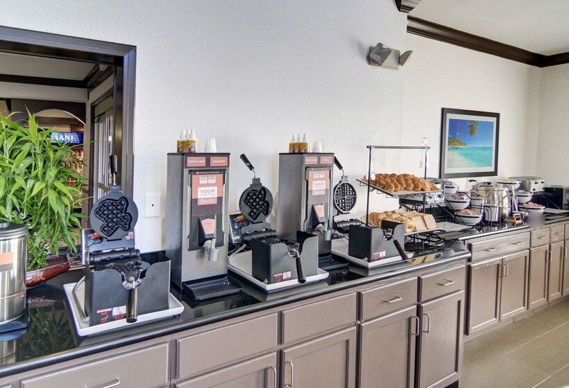 هتل Spark By Hilton Galveston
