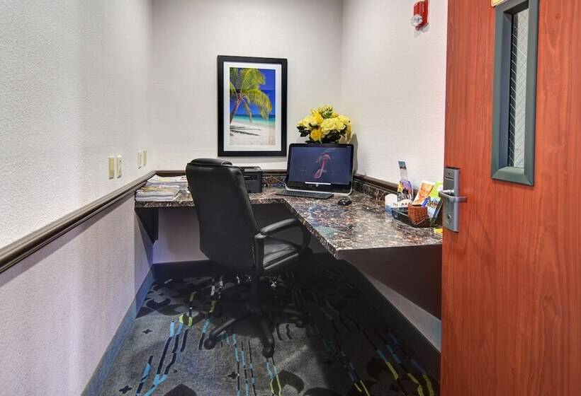 هتل Spark By Hilton Galveston