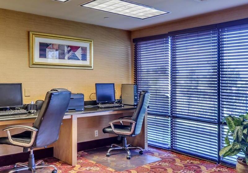 酒店 Comfort Inn & Suites