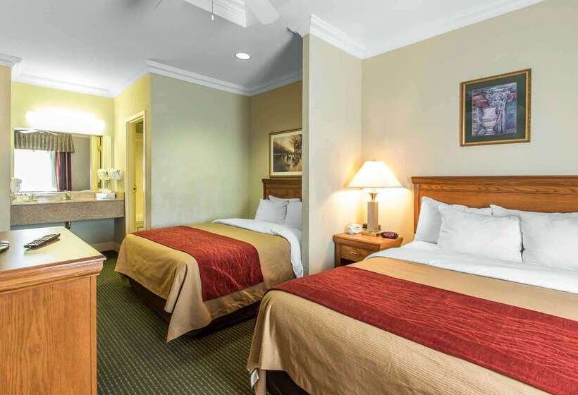 בית מלון כפרי Comfort Inn At Founders Tower
